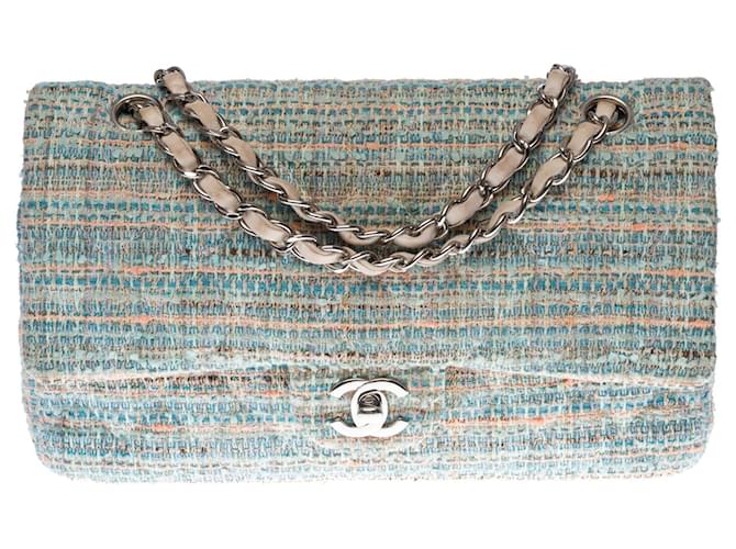 Wunderschöne Chanel Timeless Tasche 25 cm mit gefütterter Klappe aus wassergrünem Tweed, orange und blau, Garniture en métal argenté  ref.462974