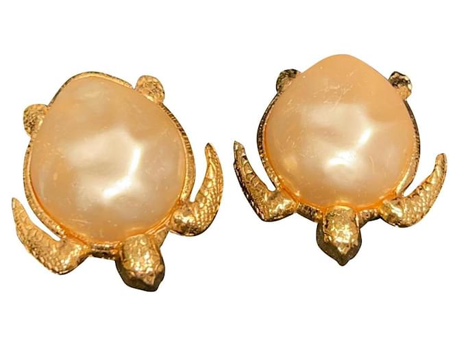 Chanel Collector Beige Golden Metal Pearl  ref.463508