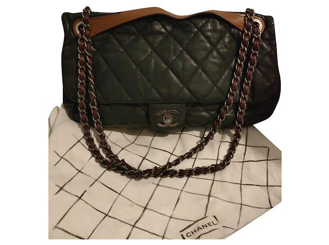 Bolsa Chanel de couro preto