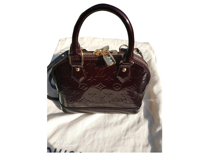 Louis Vuitton Alma BB Burdeos