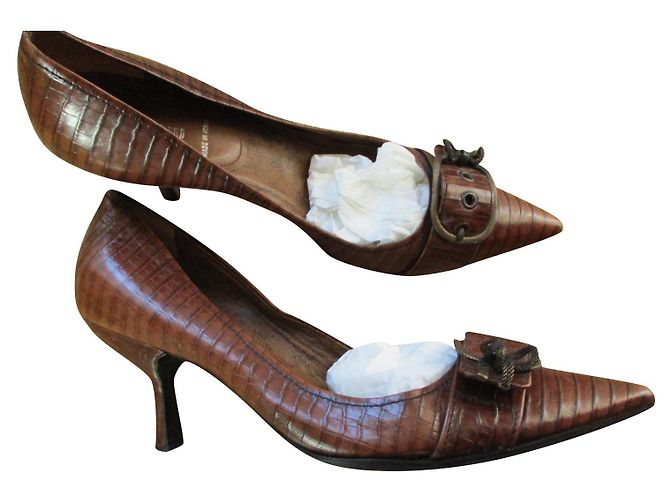 Miu Miu Croc embossed leather pumps, Pointure 40. Chestnut