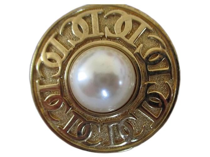 Christian Dior Golden brooch & pearl. Metal  ref.469411