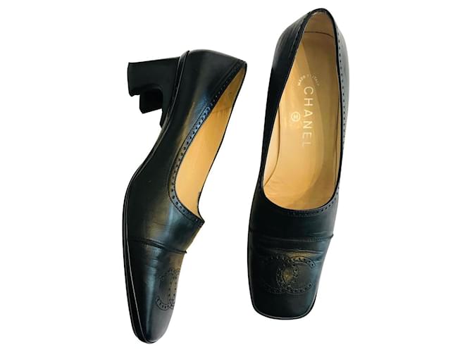 Chanel CC Brogue Heels Black Leather ref.474979 - Joli Closet