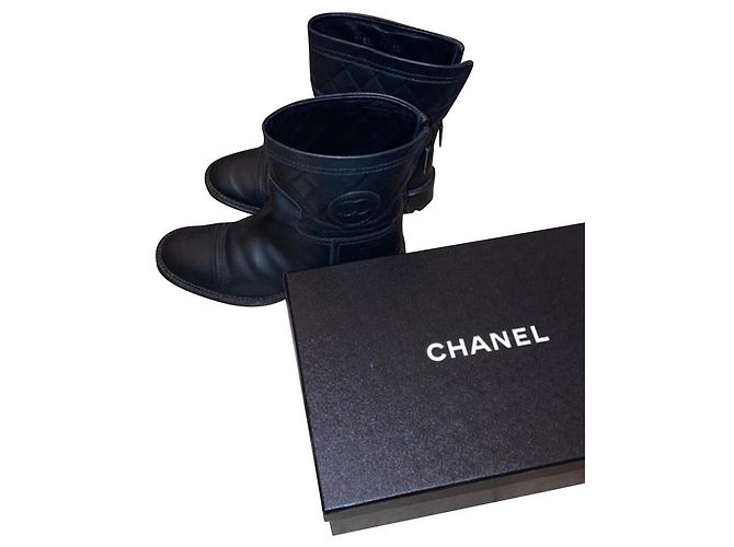 Stivaletti Chanel Mi in pelle trapuntata nera Nero