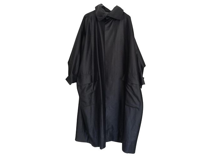 Issey Miyake Langer, übergroßer Trenchcoat Schwarz