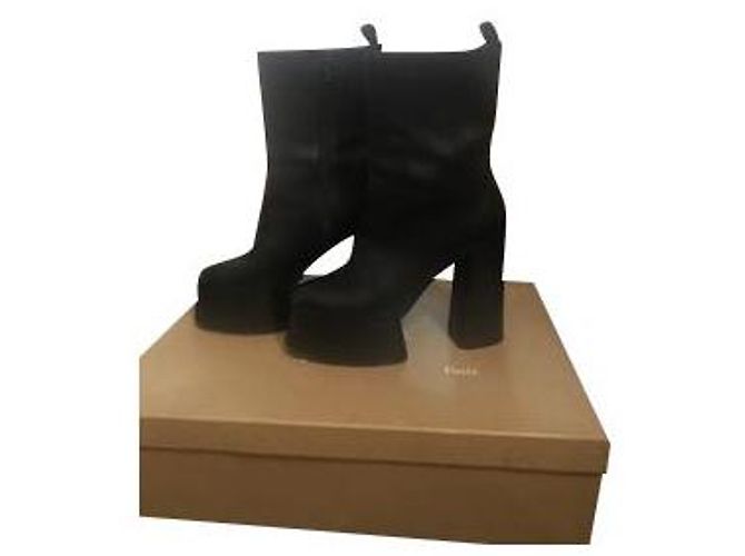 Christian Louboutin Louboutin 130mm Botas plataforma de couro de bezerro Izamayeah Preto