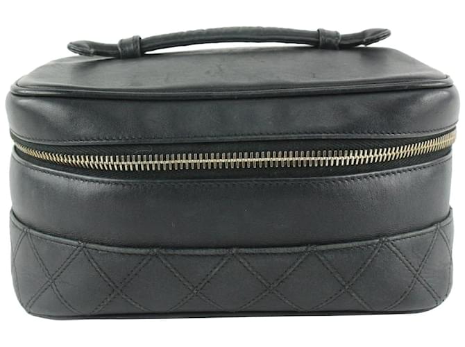 Chanel Black Quilted Lambskin Leather Vanity Case Make Up Pouch  ref.475880