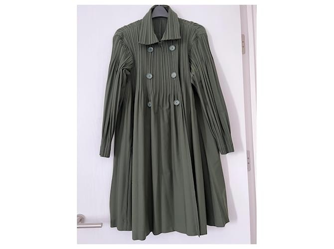 Pleats Please Khaki lined Breasted Pleated Coat Green Polyester  ref.477315