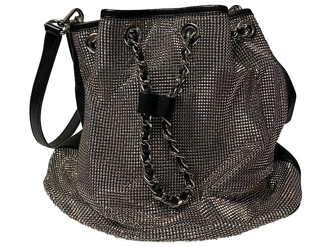Borsa Michael Kors Frankie Mesh Bucket in Argento e Pelle Nera