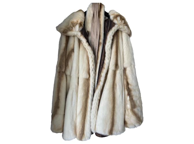 Fendi Coats, Outerwear Beige Cream Bronze Fur  ref.478237