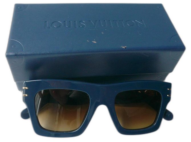 LOUIS VUITTON Square sunglasses LV BLADE Blue Mint condition