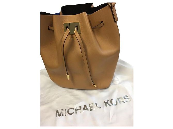 Borsa a secchiello Michael Kors in pelle beige