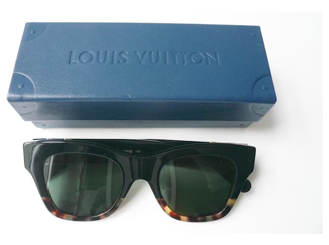 LOUIS VUITTON Sunglasses CAT EYE THE LV BE Brown Black Acetate  ref.483249