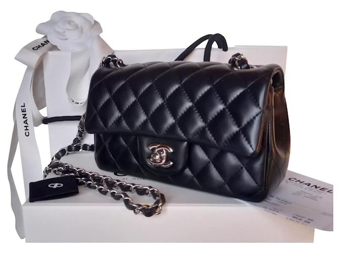 Timeless Mini bolso clásico con solapa de Chanel Negro Cuero  ref.483545
