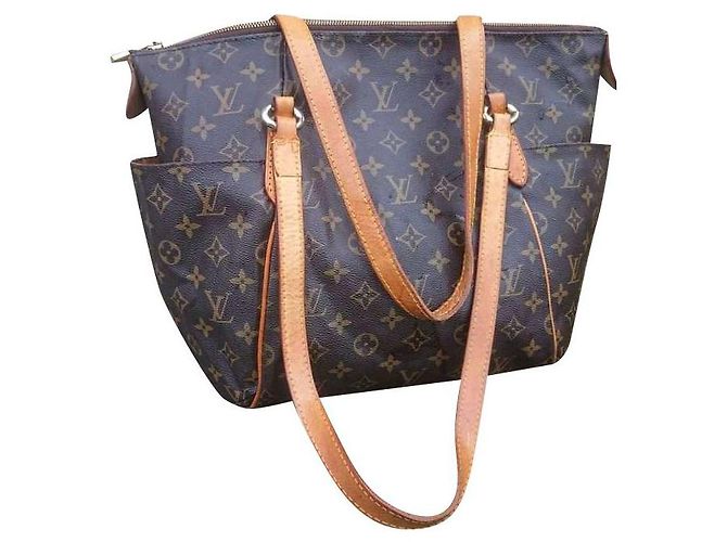 Louis Vuitton Totalmente MM Castanho escuro