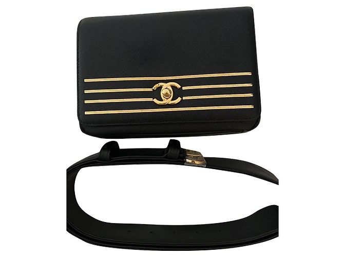 Chanel 19 Chanel Gürteltasche Schwarz Leder