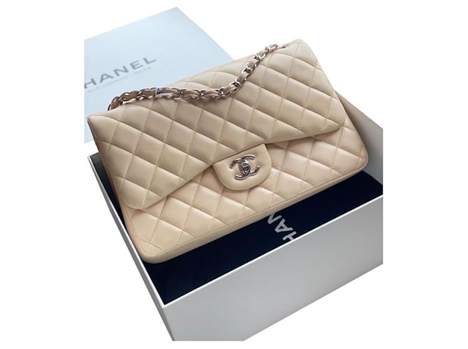 Timeless Chanel jumbo bag Bege Couro  ref.487053
