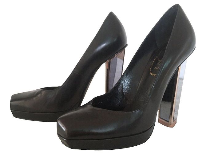 Yves Saint Laurent YSL Tripon-Absatz mit dreieckigem Spiegelabsatz Schwarz 