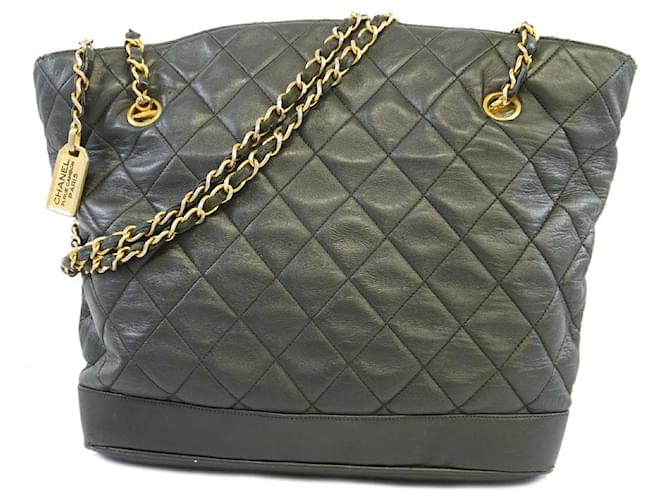 Used] ☆ CHANEL ☆ Chanel Shoulder Bag Matrasse Chain Shoulder Lambskin Black  Gold Metal Fittings Golden Leather ref.488498 - Joli Closet