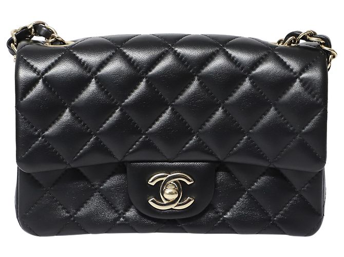 Mini bolsa com aba retangular Chanel acolchoada em couro de cordeiro preto