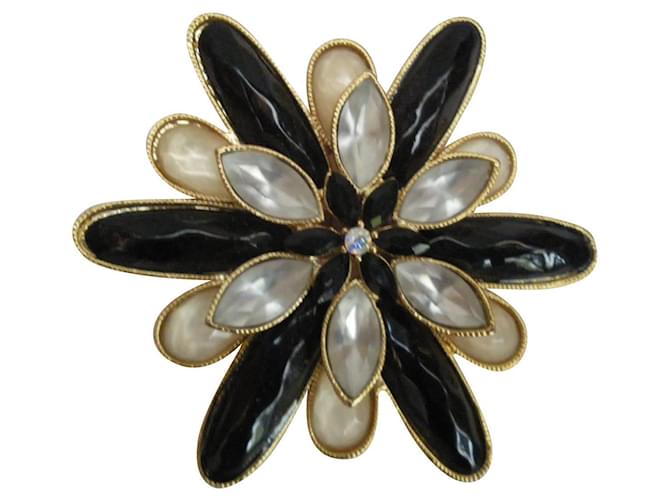 Autre Marque Pins & brooches Multiple colors Metal  ref.489560