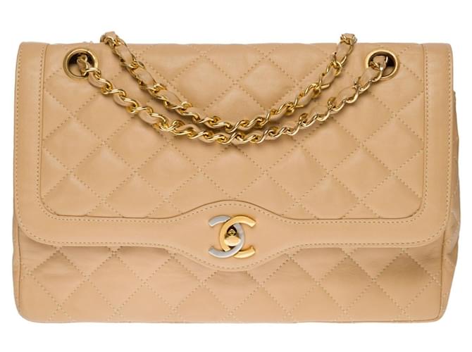 Timeless Splendid Chanel Classic bag with lined flap in beige quilted  leather, garniture en métal doré ref.489588 - Joli Closet