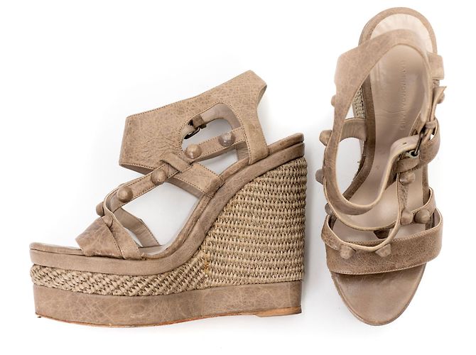 Zeppa Balenciaga in pelle grigia con borchie