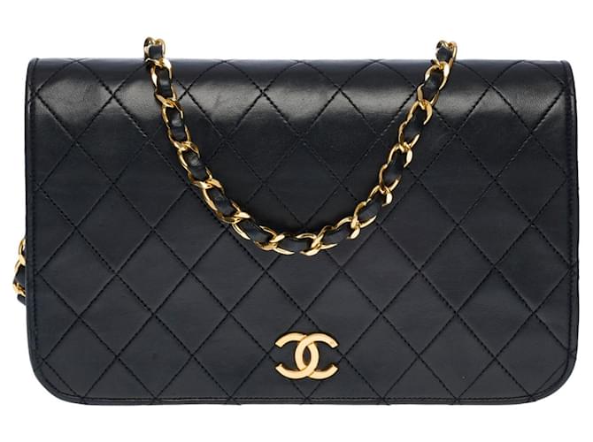 Ravissant sac Chanel Classique Full Flap en cuir noir, garniture en métal doré  ref.489897