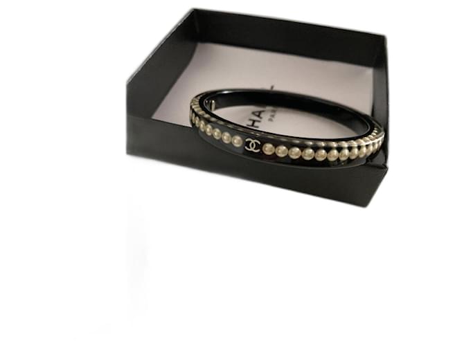 Chanel Armbänder Schwarz Kunststoff  ref.489932