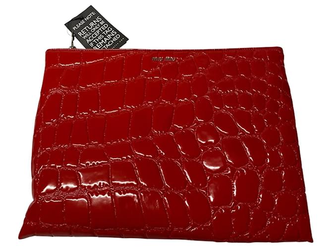 Miu Miu Croc Effect Large Clutch in Red Patent Leather  ref.490391