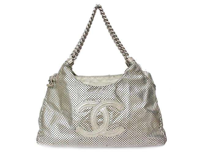 Used] CHANEL Chanel Chain Punching Coco Mark Shoulder Bag Women's Silver  Leather Silvery ref.490781 - Joli Closet