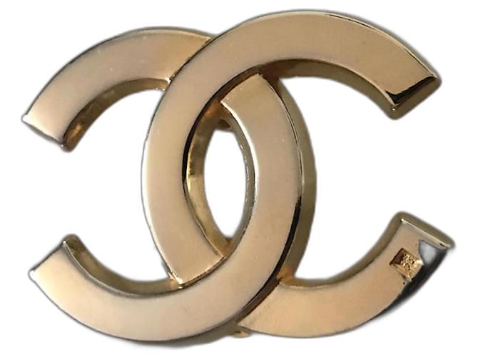 Chanel Alfinetes e broches Gold hardware Metal  ref.490898