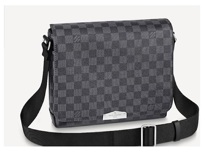 Louis Vuitton LV District PM new Grey Leather  ref.492158