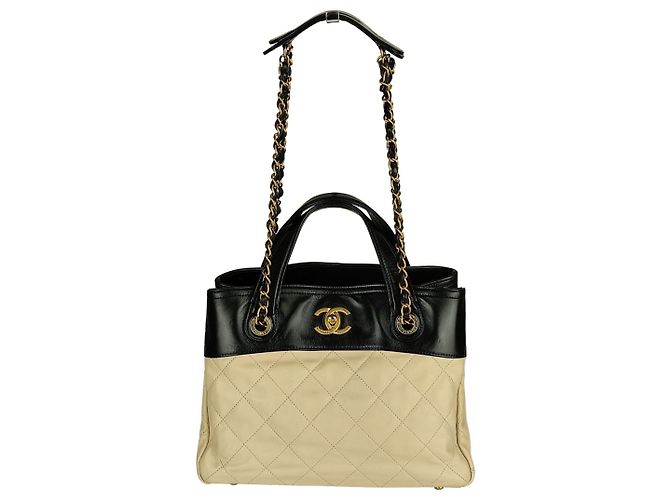 Bolsa de ombro acolchoada Chanel 31 Rue Cambon Preto Bege