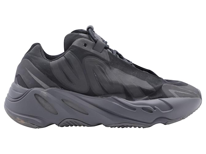 Yeezy Boost 700 Schuhe MNVN Triple Black aus Polyester Schwarz  ref.493859