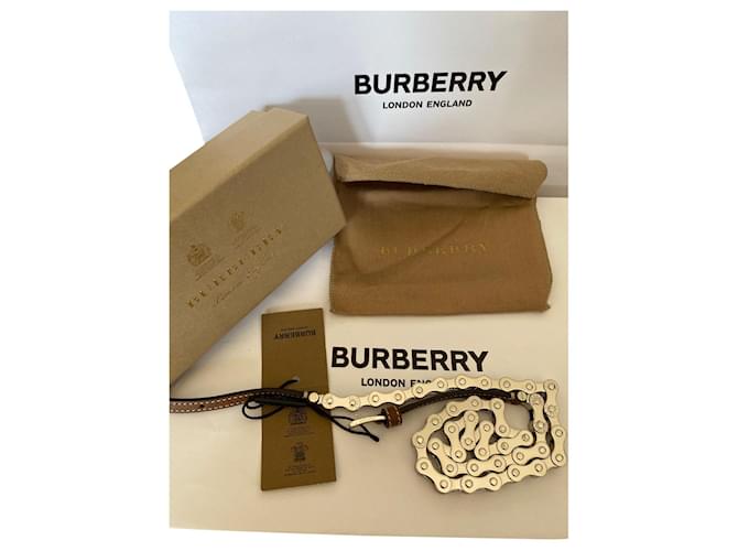 Burberry Cintos Marrom Hardware prateado Couro Metal Cadeia  ref.494004