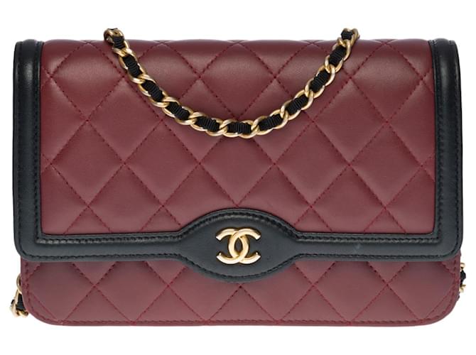 Sold at Auction: Black Leather CHANEL 'Trendy' CC Bag