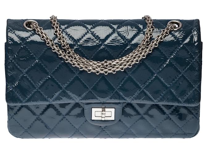 Timeless Splendid & Majestic Chanel Classic Handbag 2.55 with lined flap in midnight blue quilted patent leather, Garniture en métal argenté  ref.494105