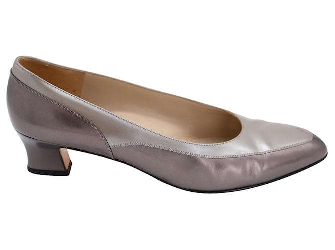 Salvatore Ferragamo Metallic Court Heels in Silver Leather Silvery  ref.494426