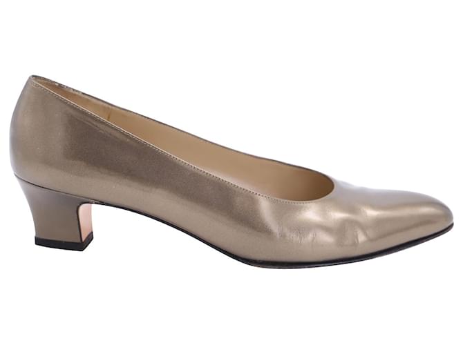 Salvatore Ferragamo Metallic Low Court Heels aus bronzefarbenem Leder Metallisch  ref.494431