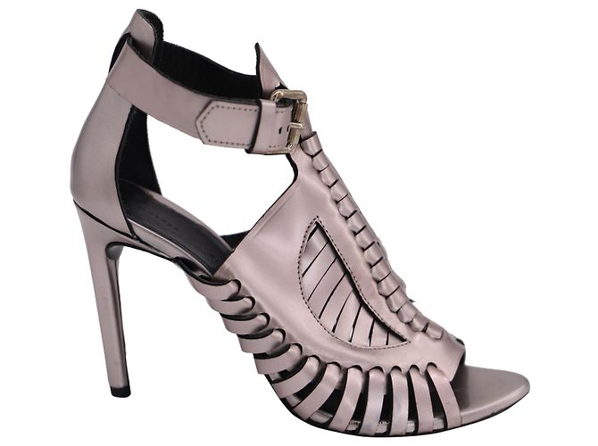 Tacones Cage de Proenza Schouler en charol plateado