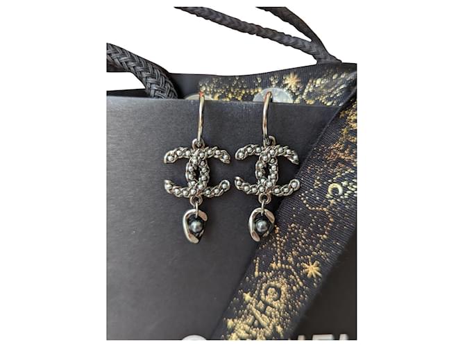 Chanel CC 15P Logo dangling Drop earrings ruthenium pearl box Black Metal  ref.494739 - Joli Closet