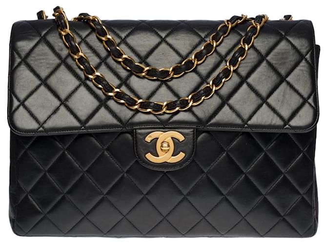 The Majestic Chanel Timeless Jumbo Single Flap handbag in black quilted lambskin, garniture en métal doré Leather  ref.495052