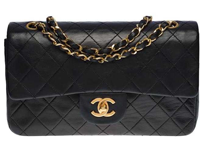 The coveted Chanel Timeless bag 23 cm with lined flap in black leather, garniture en métal doré  ref.495324