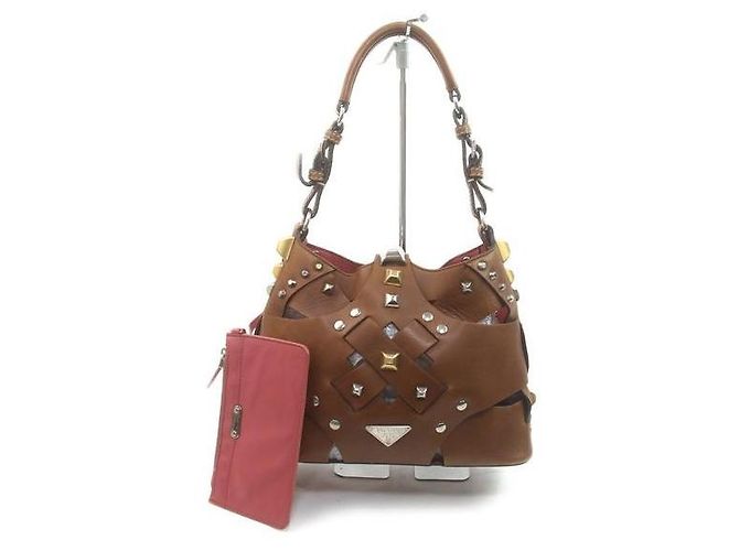 Borsa Prada Nocciolo Vitello in pelle marrone con borchie Marrone scuro
