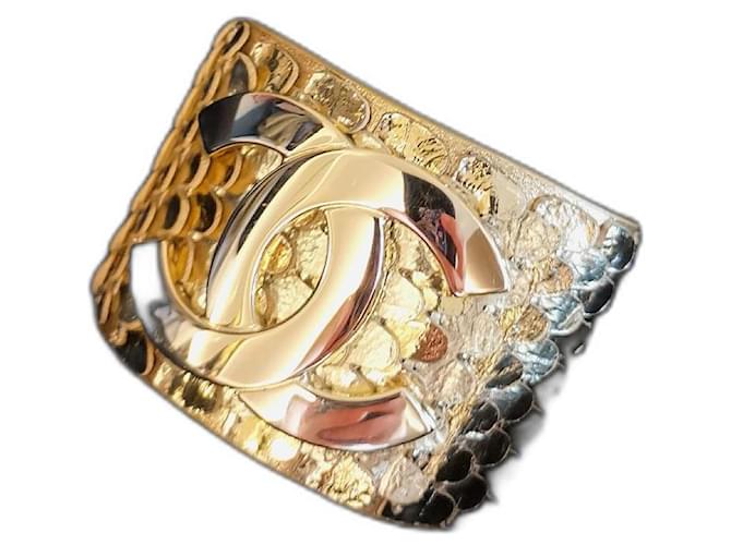 Bracciale Chanel in oro CC Warrior con polsino D'oro Pelle  ref.496240