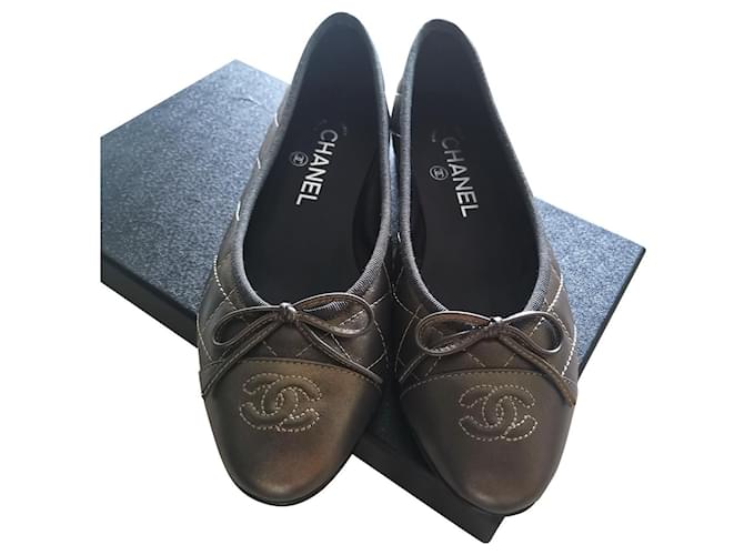 Chanel Metallic Olive Quilted Ballet Flats Leather  ref.496451