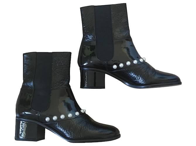 Chanel Ankle Boots Black Leather  ref.496984