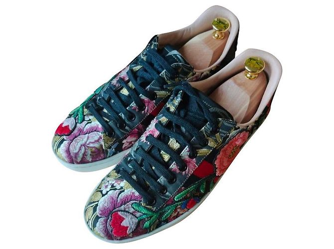 Sneakers Gucci Ace in seta nera ricamata Nero