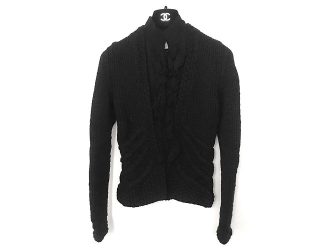 CHANEL Herbst 2003 03Eine gestrickte Cardigan-Jacke mit Rüschenfront Schwarz